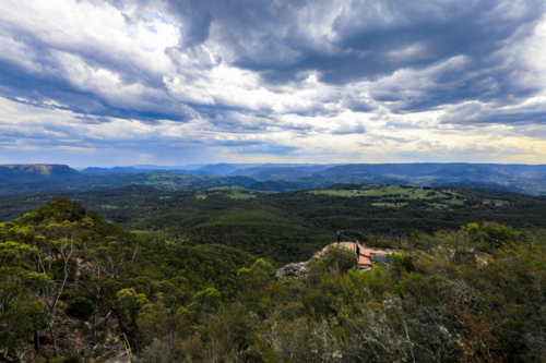 Scenic view from Hargraves Lookout in the Blue Mountains overlooking Grose Valley with forested land - Australian Stock Image