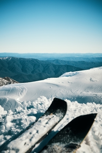 Splitboarding the main Range of snowy mountains overlooking the Geehi valley - Australian Stock Image