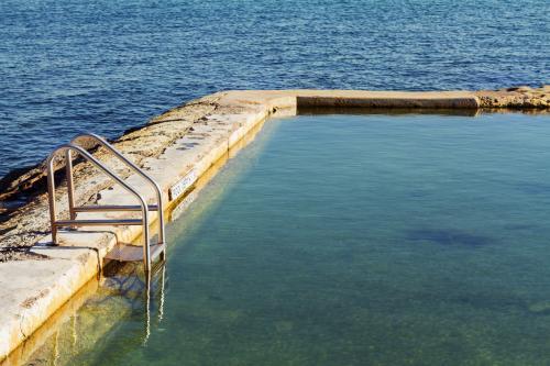 Sunrise at Cabbage Tree Bay rockpool in Sydney - Australian Stock Image