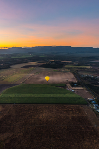Sunrise hot air balloon ride over Mareeba in the Atherton Tablelands - Australian Stock Image