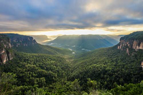 Sunrise view from Govetts Leap in the Blue Mountains overlooking a fog filled valley. - Australian Stock Image
