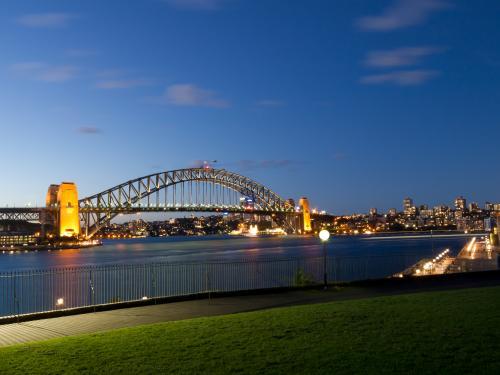 Sydney harbour bridge at dusk from the Botanic Gardens