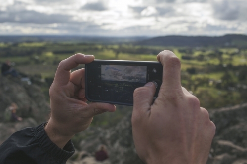 Taking photos of a valley with a smartphone