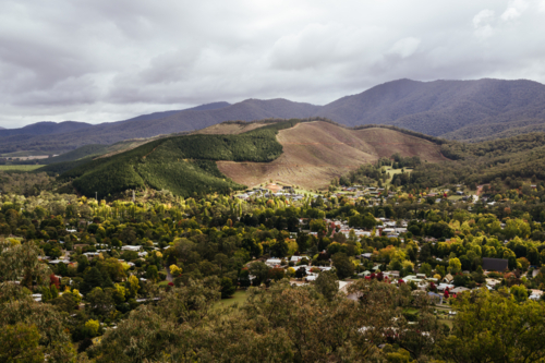 The view from Huggins Lookout early on a cool autumn morning in Bright, Victoria, Australia - Australian Stock Image