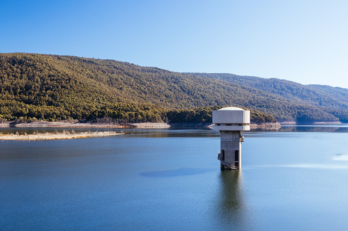 View of the Thomson Dam on a cool winter's day near Walhalla in Victoria, Australia - Australian Stock Image