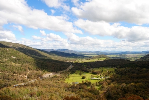 View over the New England Highway from the Moonbi Lookout