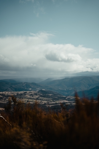 Views into the Megalong Valley from Cahill's Lookout, Blue Mountains. - Australian Stock Image