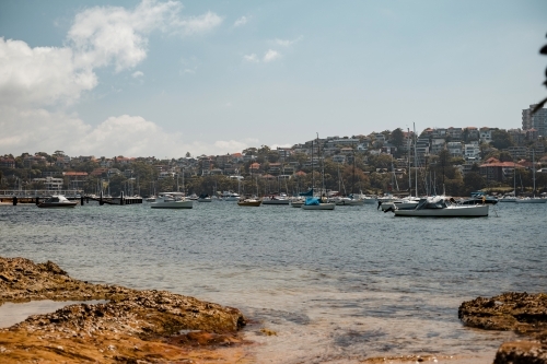Waterfront properties, yachts and boats near Forty Baskets Beach on the Spit to Manly Walk - Australian Stock Image
