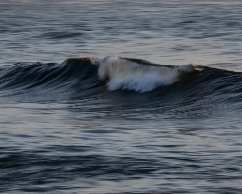 Wave breaking in simple scene