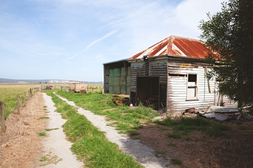 Weathered and abandoned old house in country Victoria - Australian Stock Image